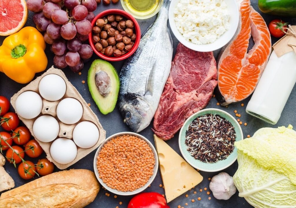 Plusieurs produits alimentaire (poissons, oeufs, fromage, légumes, céréales, ...)